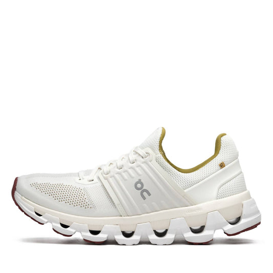 On - Women's Cloudswift Suma Sneakers