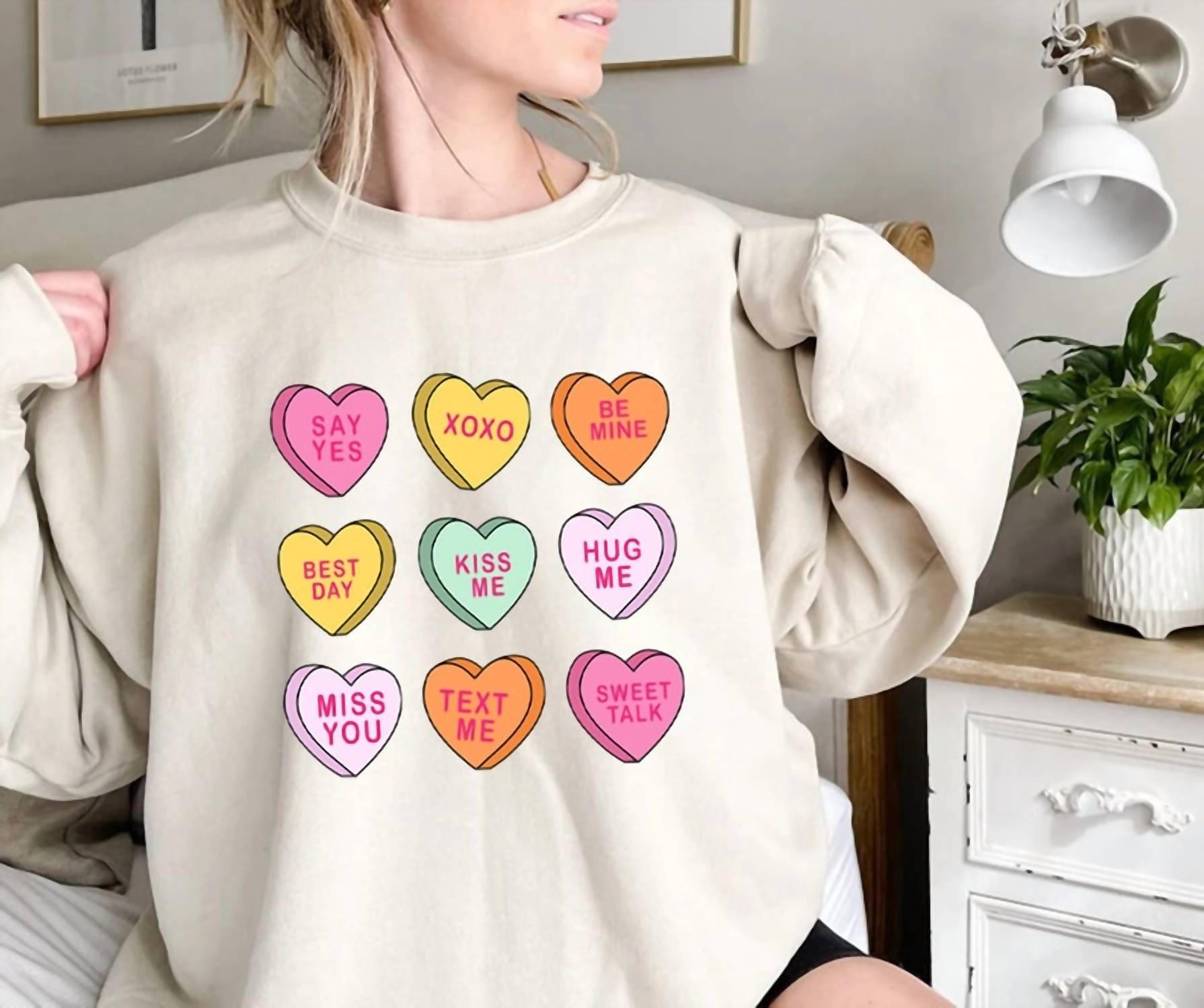 Gildan - Conversation Heart Sweatshirt
