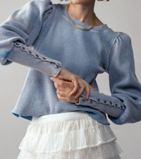 Urban Daizy - Heirloom Button-cuff Top
