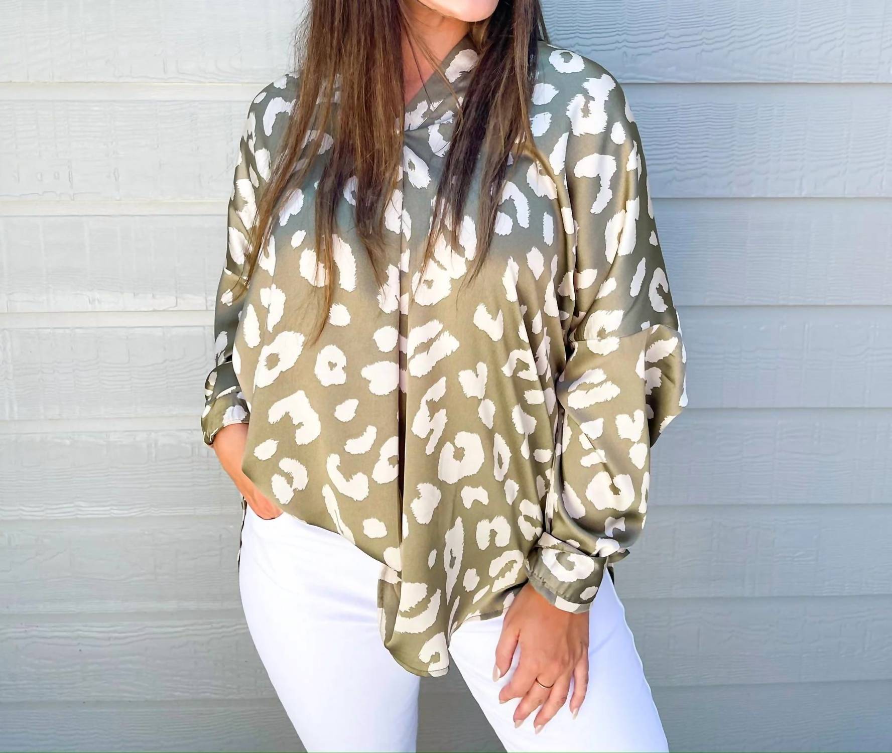 Ee:Some - Spotted V-neck Blouse