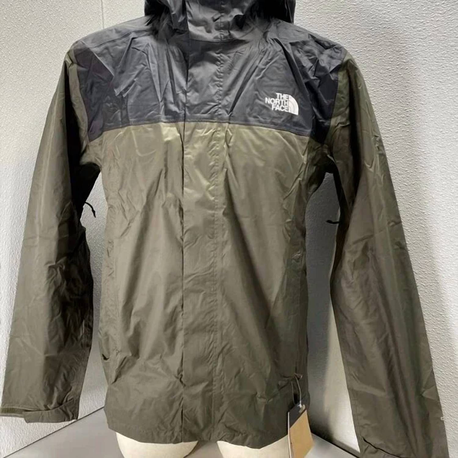 THE NORTH FACE Men's Venture 2 Rain Jacket in black green - men's jacket