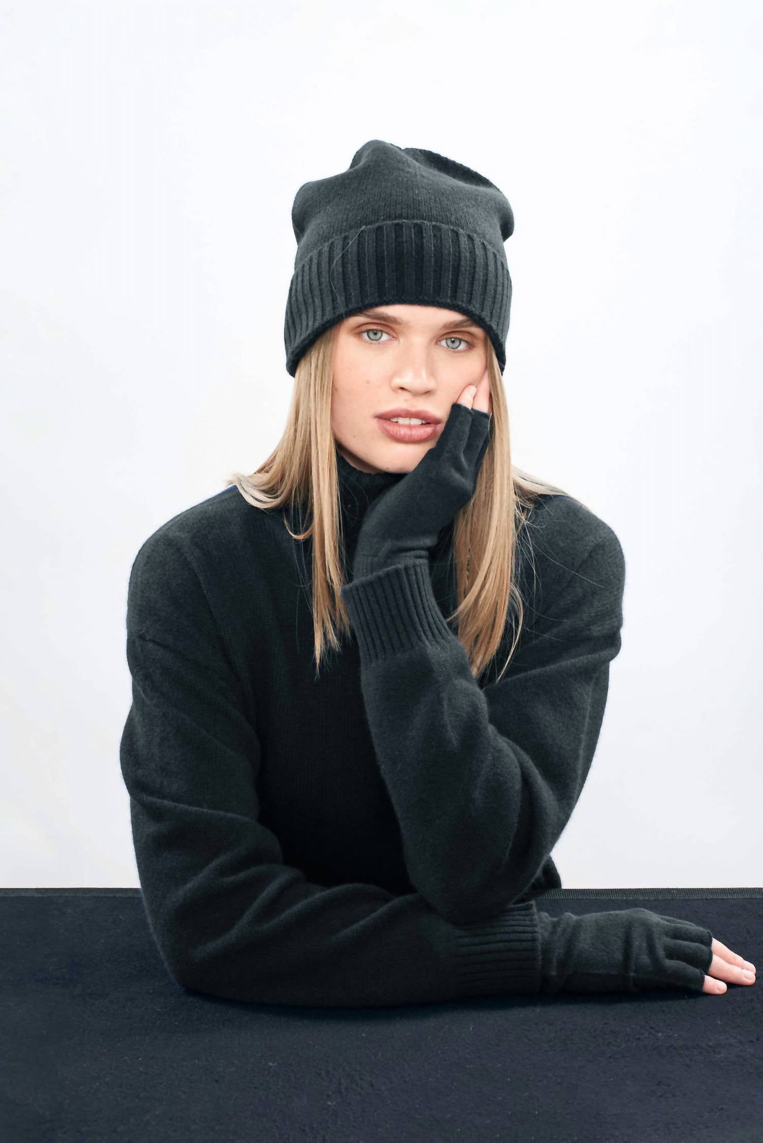 Jumper1234 - Women's Fingerless Gloves