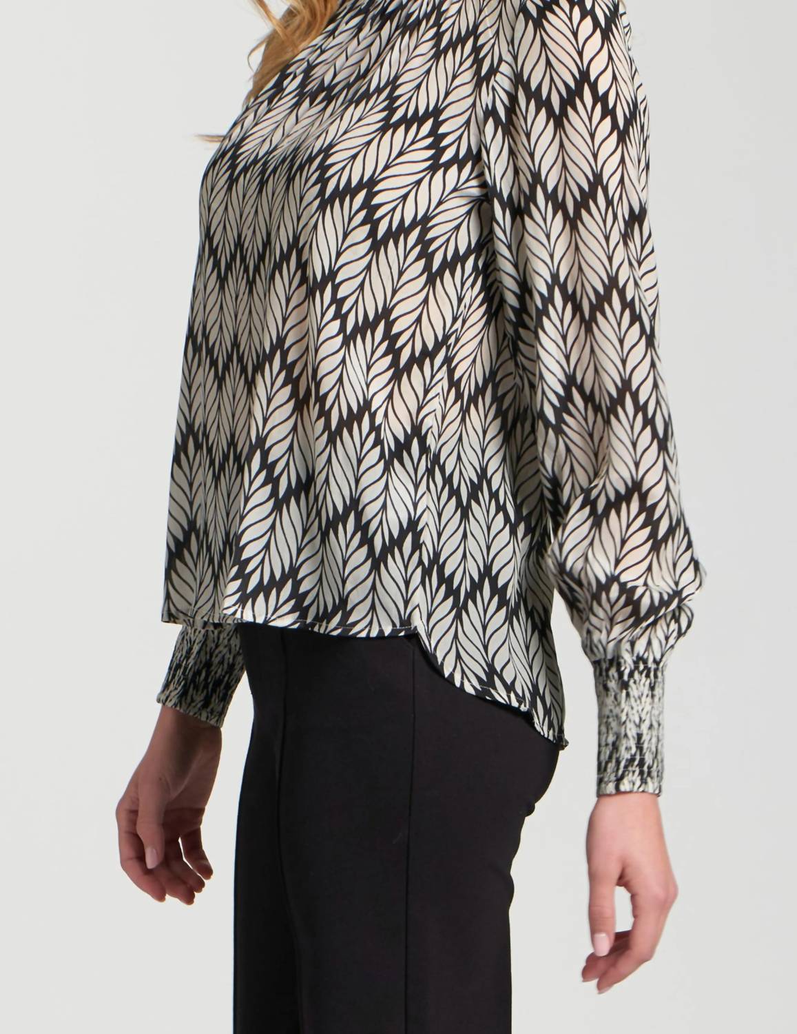 Apny - Leaf Print Blouse With Smocked Cuff
