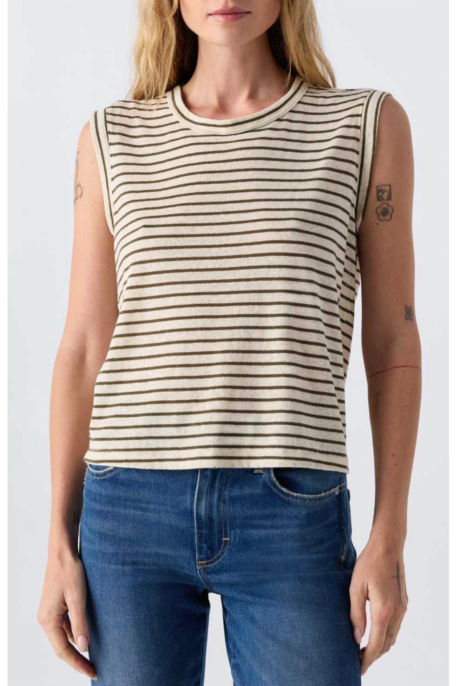 Amo - SLEEVELESS LOVE TEE