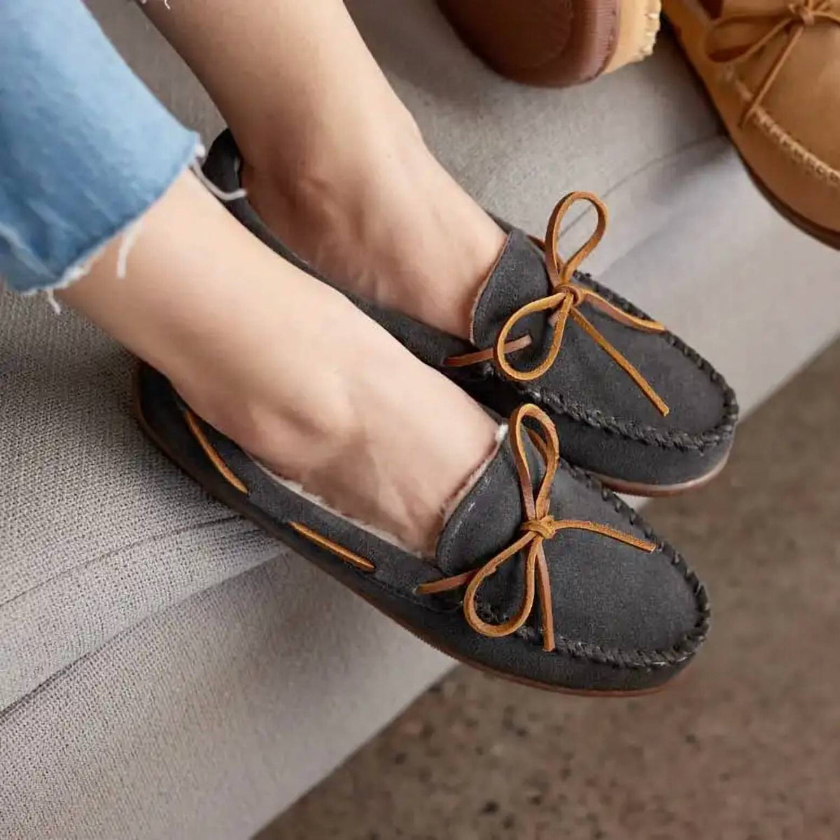 Minnetonka - Women's Pile Lined Hardsole Shoes