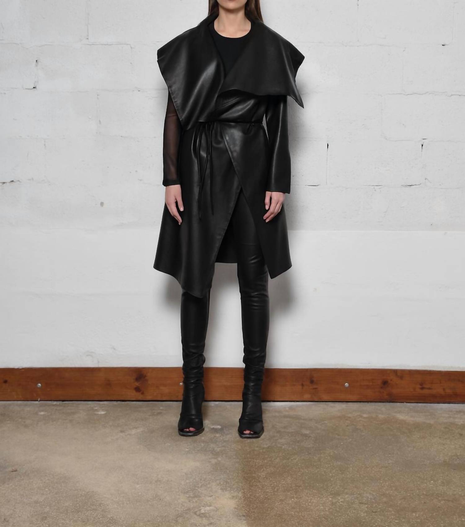 Simply Mila - Uneven Lonbg Sleeve Coat