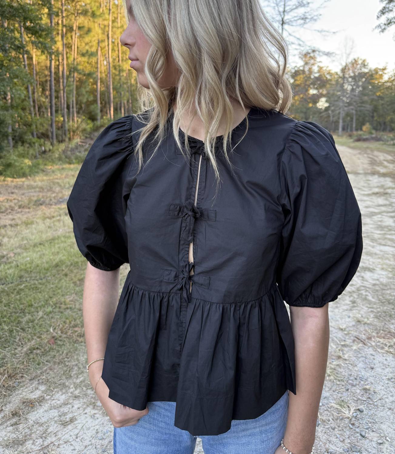 Mable - Peek A Bow Top