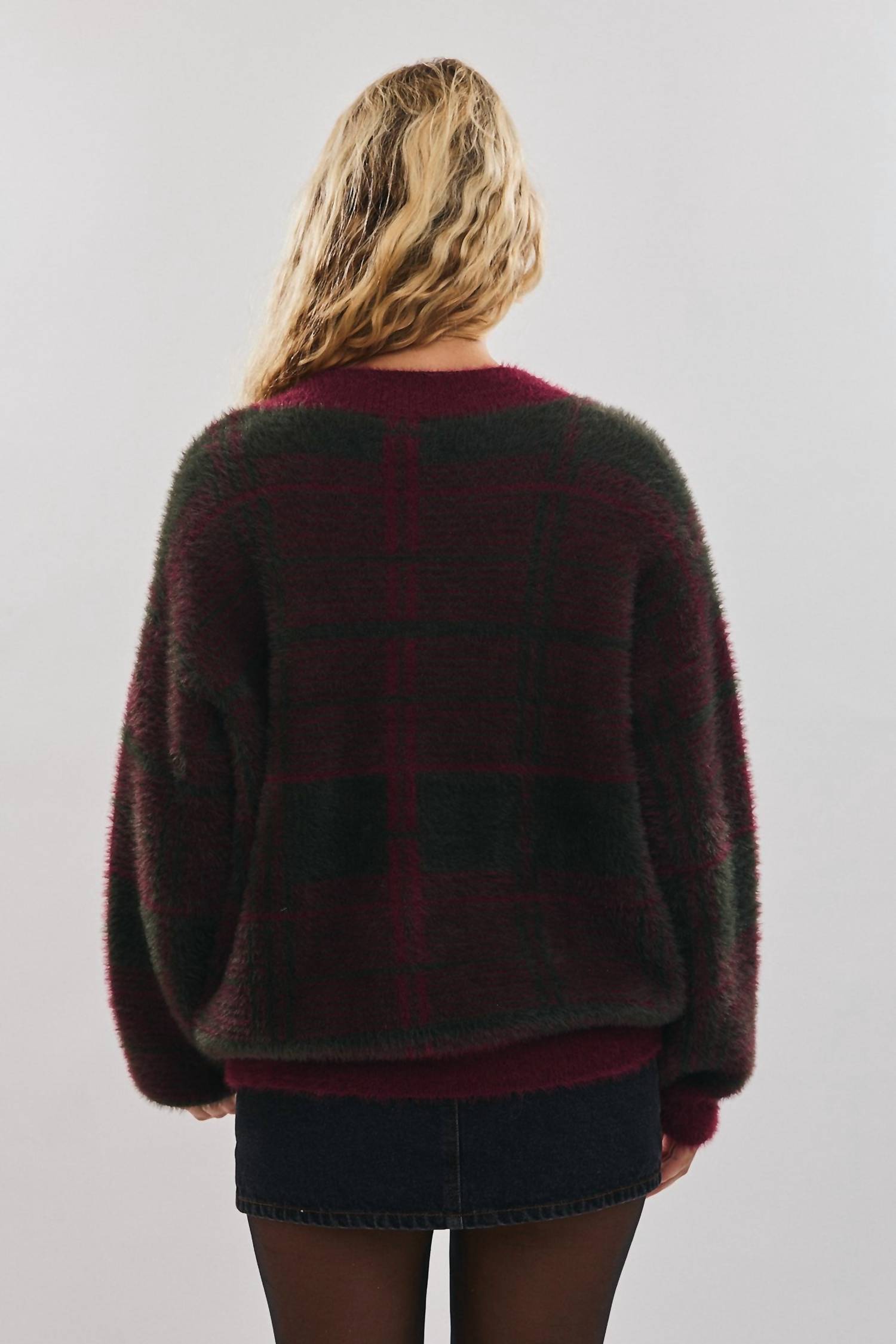 Le Lis - Luna V-neck Sweater
