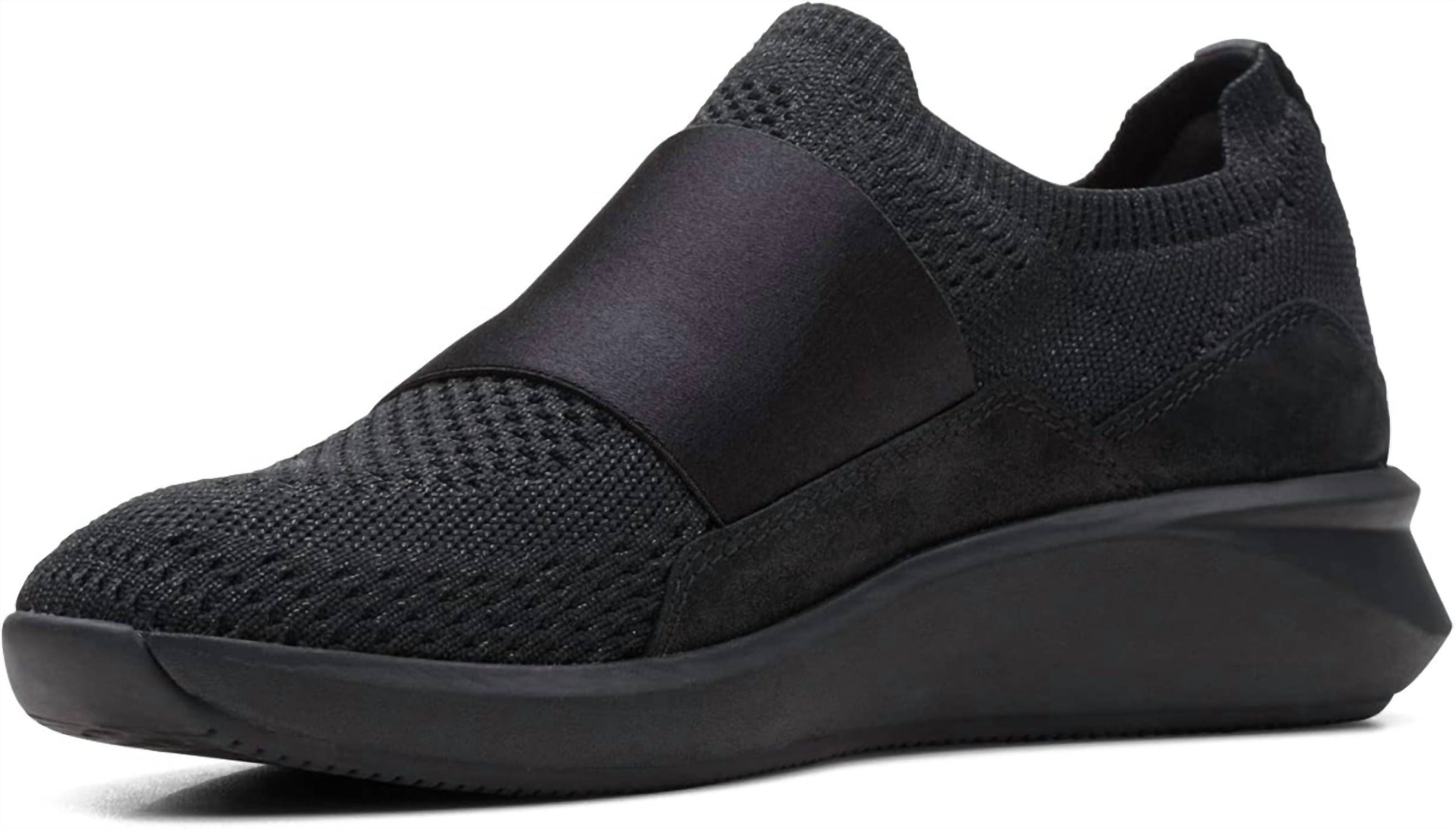 Clarks - Women's Un Rio Knit Slip On Sneakers