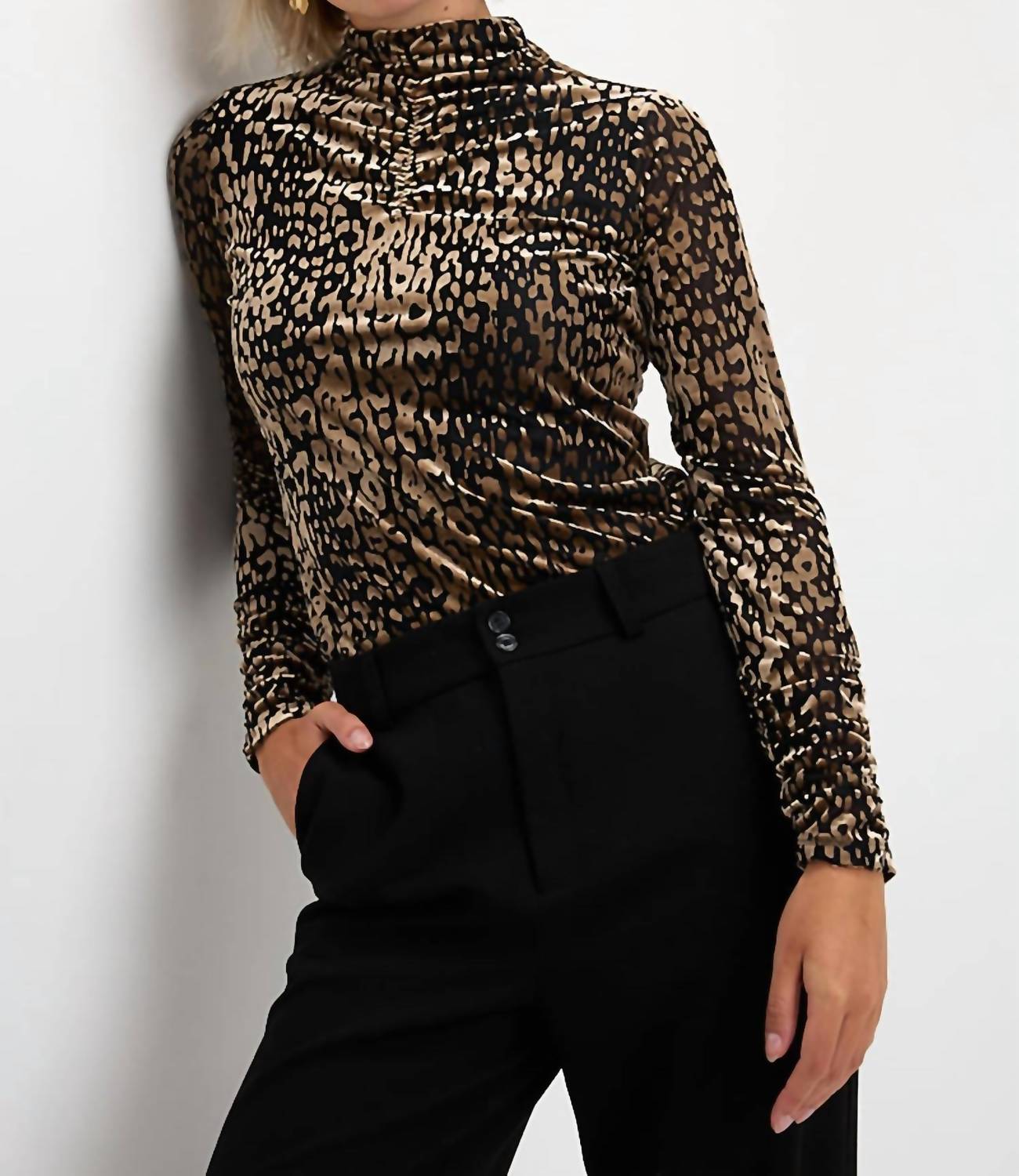 ESQUALO Gathering Leopard Top in multi - women's blouse - detail view