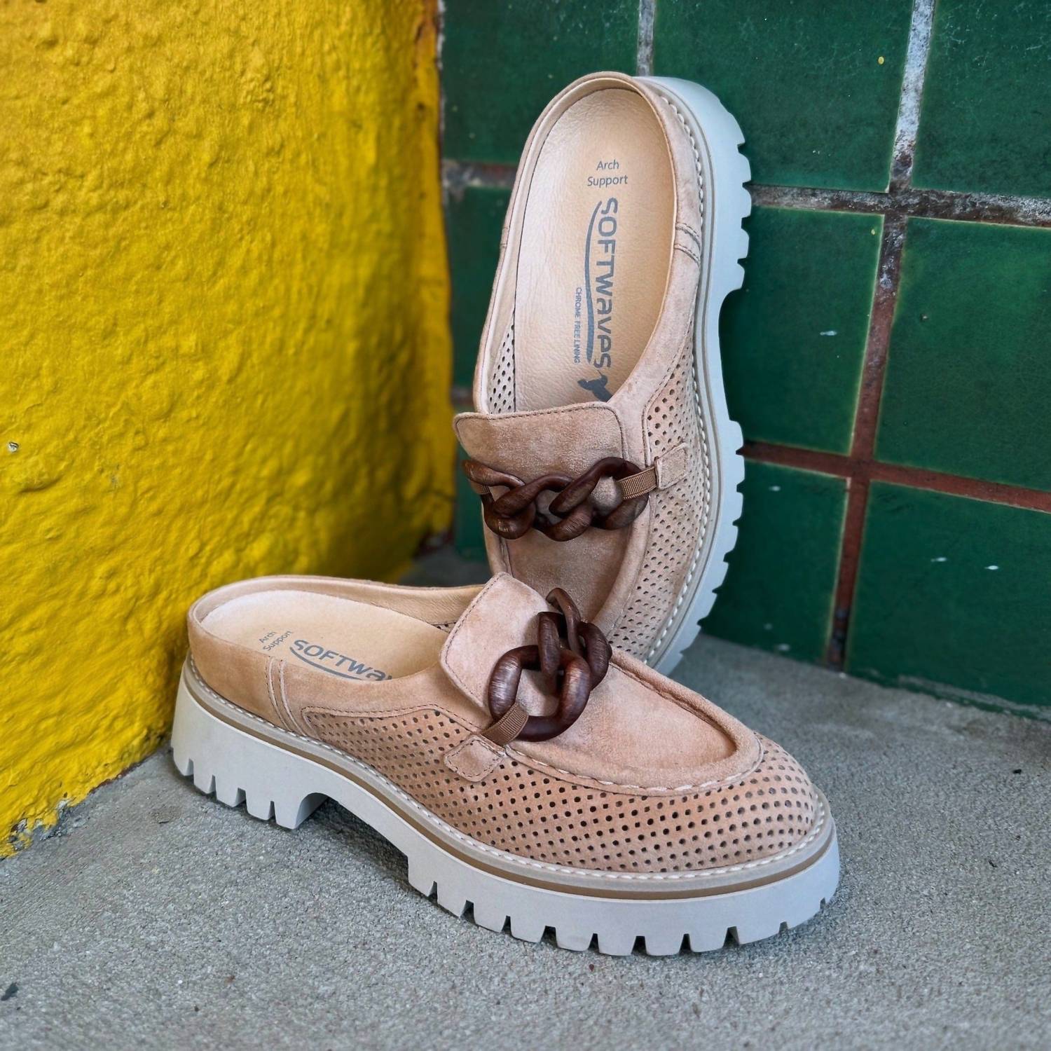 Softwaves Women's Vidal Mule in noisette - women's shoe - detail view