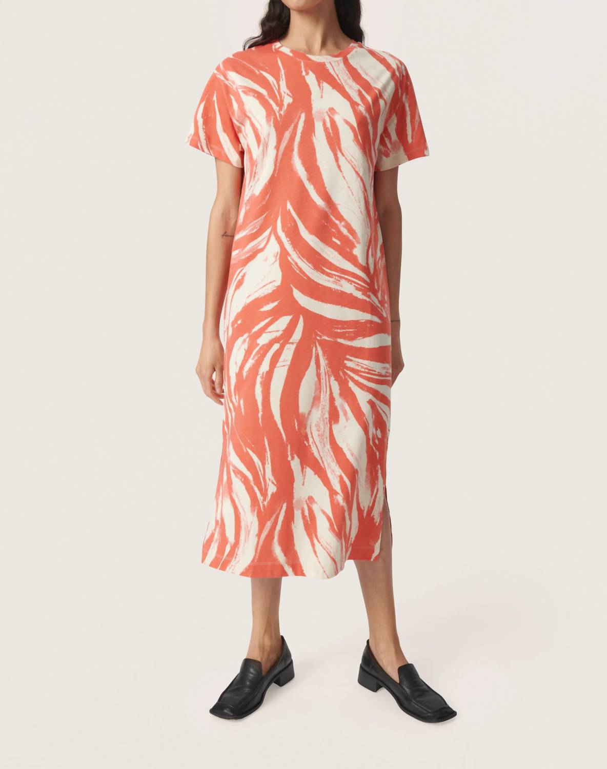 Soaked In Luxury - Eva Short Sleeve Crew Neck Midi Dress