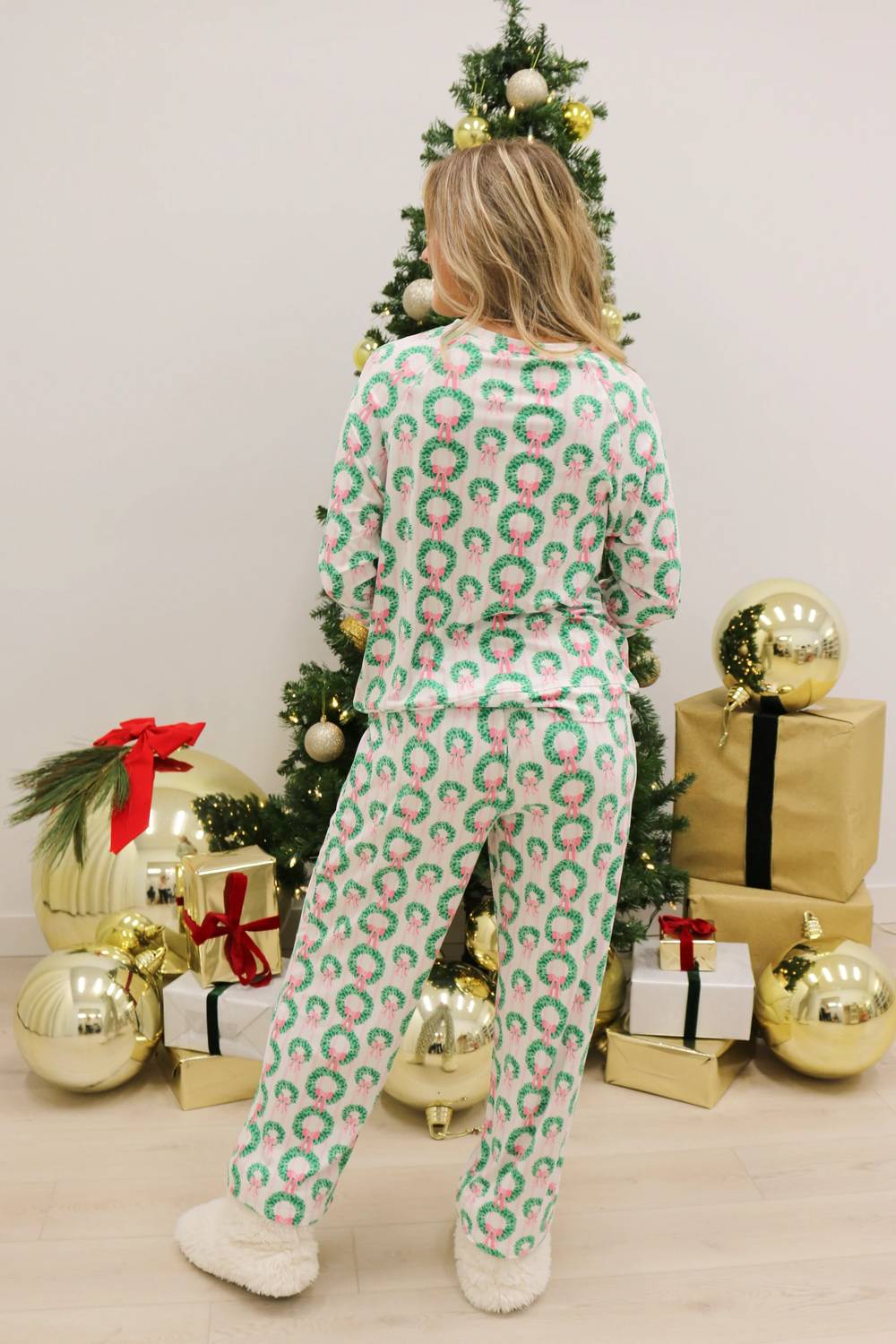 Mary Square - Annie Rosy Wreaths Holiday Pajama Set