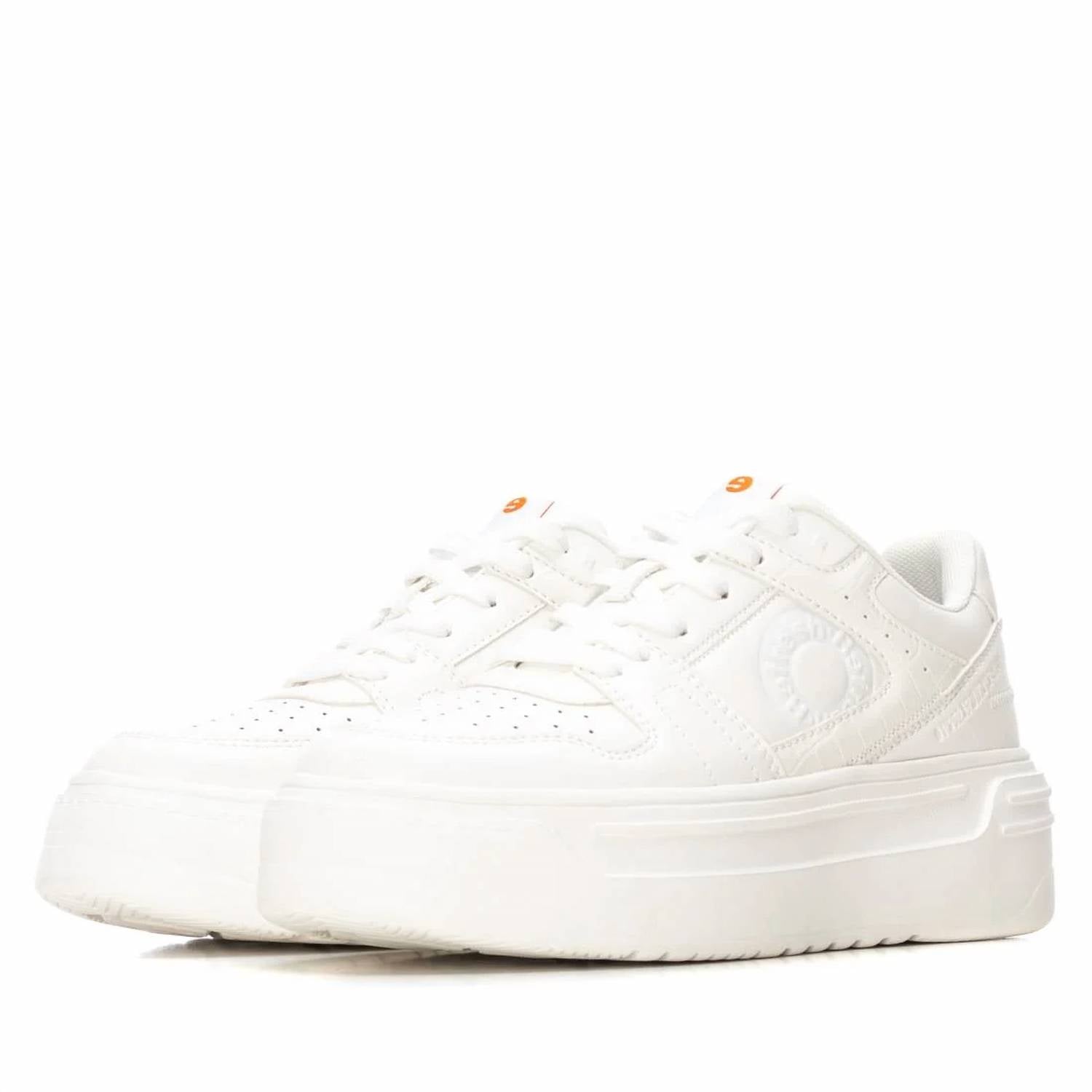 Refresh - Women's Lace-up Sneaker