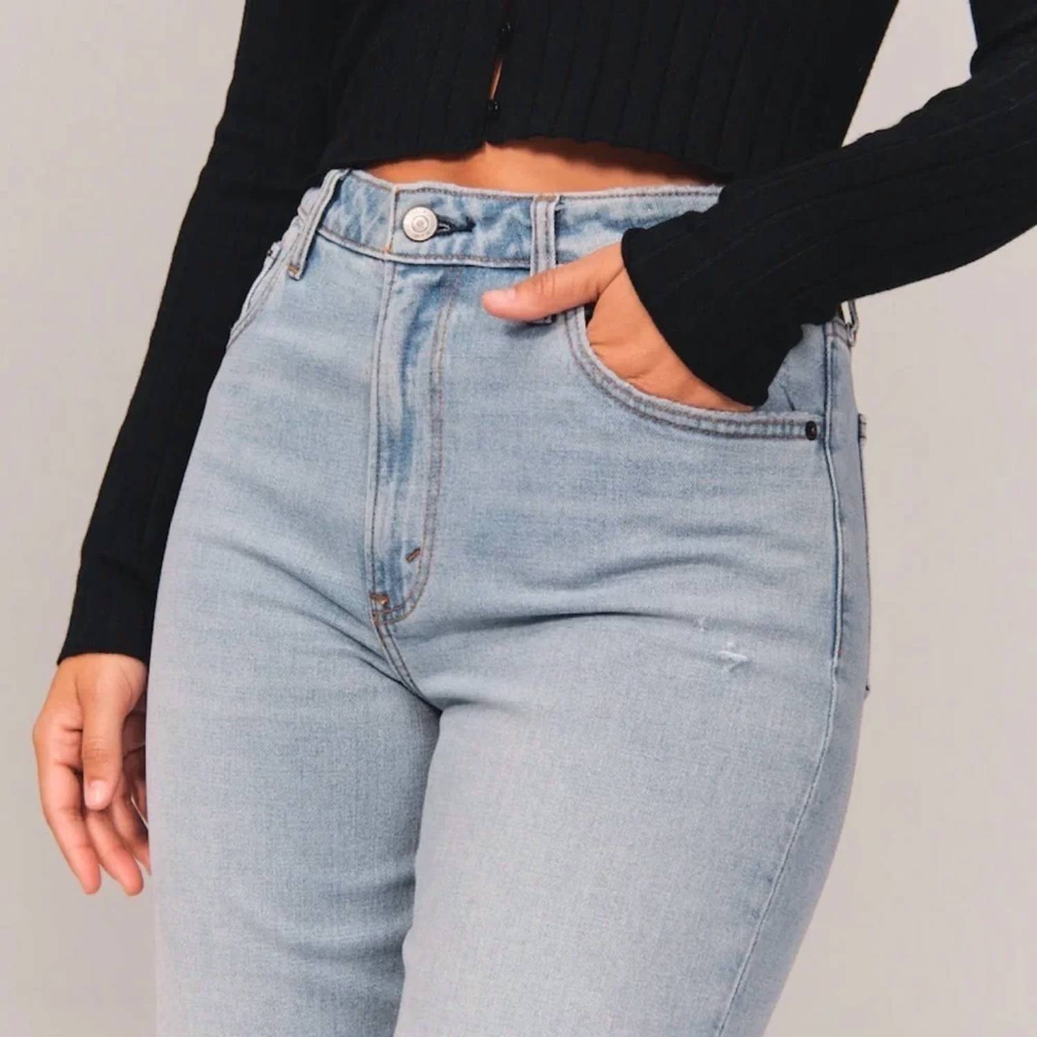 Abercrombie & Fitch - Curve Love High Rise Mom Jean