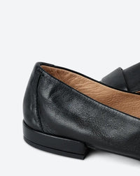 Intentionally Blank - Women's Pinky Loafer