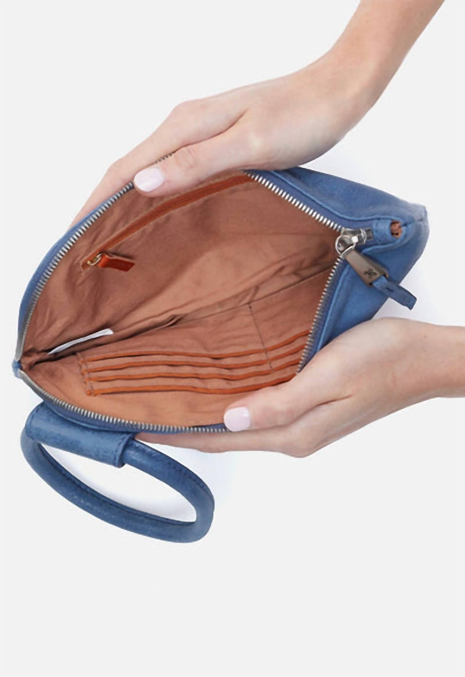 Hobo - Sable Wristlet In Buffed Leather