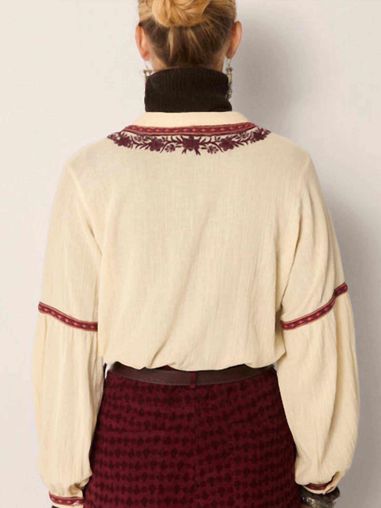 Maison Hotel Bruna Blouse in bordeuax - women's blouse - detail view