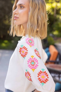 Voy - Embroidered Raglan Sleeve Top