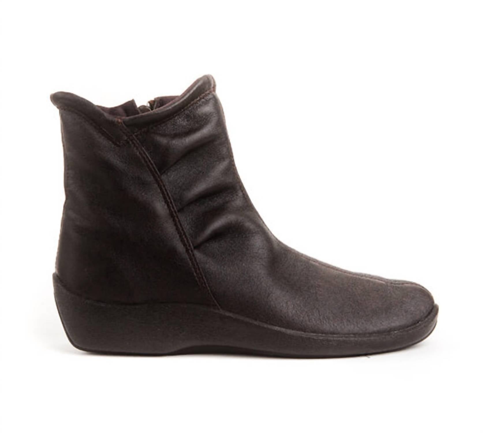 ARCOPEDICO Women's L19 Boot in cafe - women's shoe - detail view