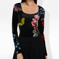 Alice + Olivia - Delaina Scoop Neck Long Sleeve Top