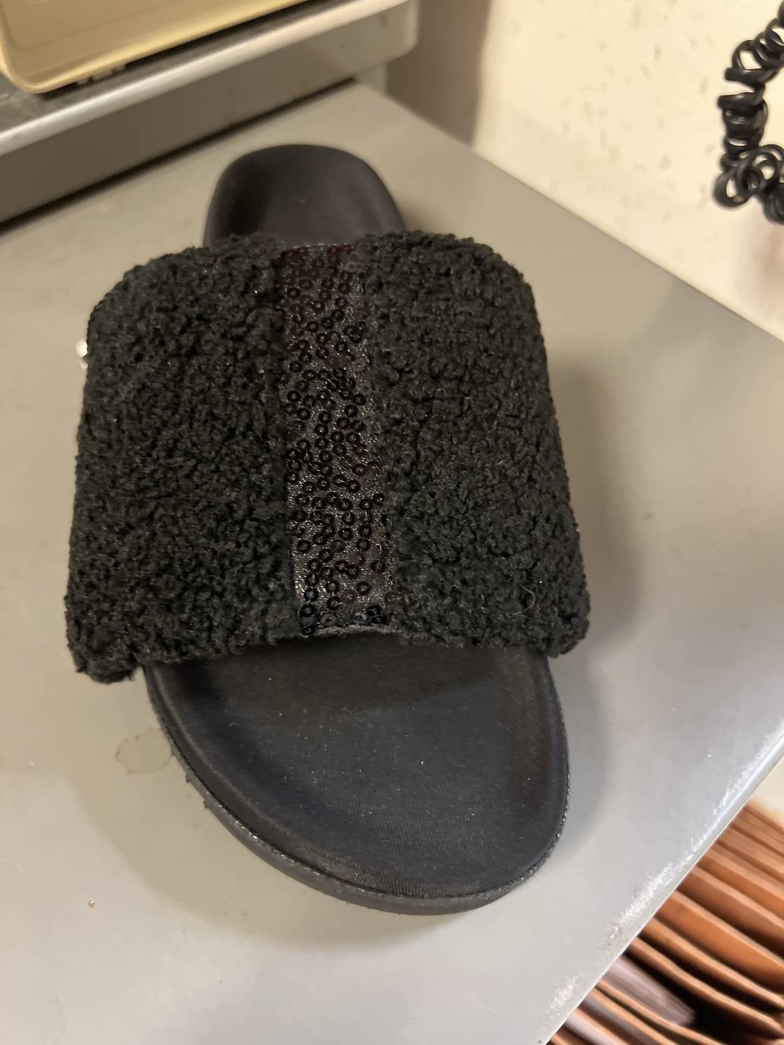 Roam - Women's Fuzzy pailette slider