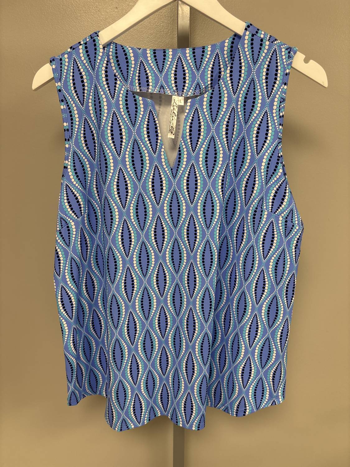 Lulu-B - Women's Sleeveless Keyhole Top