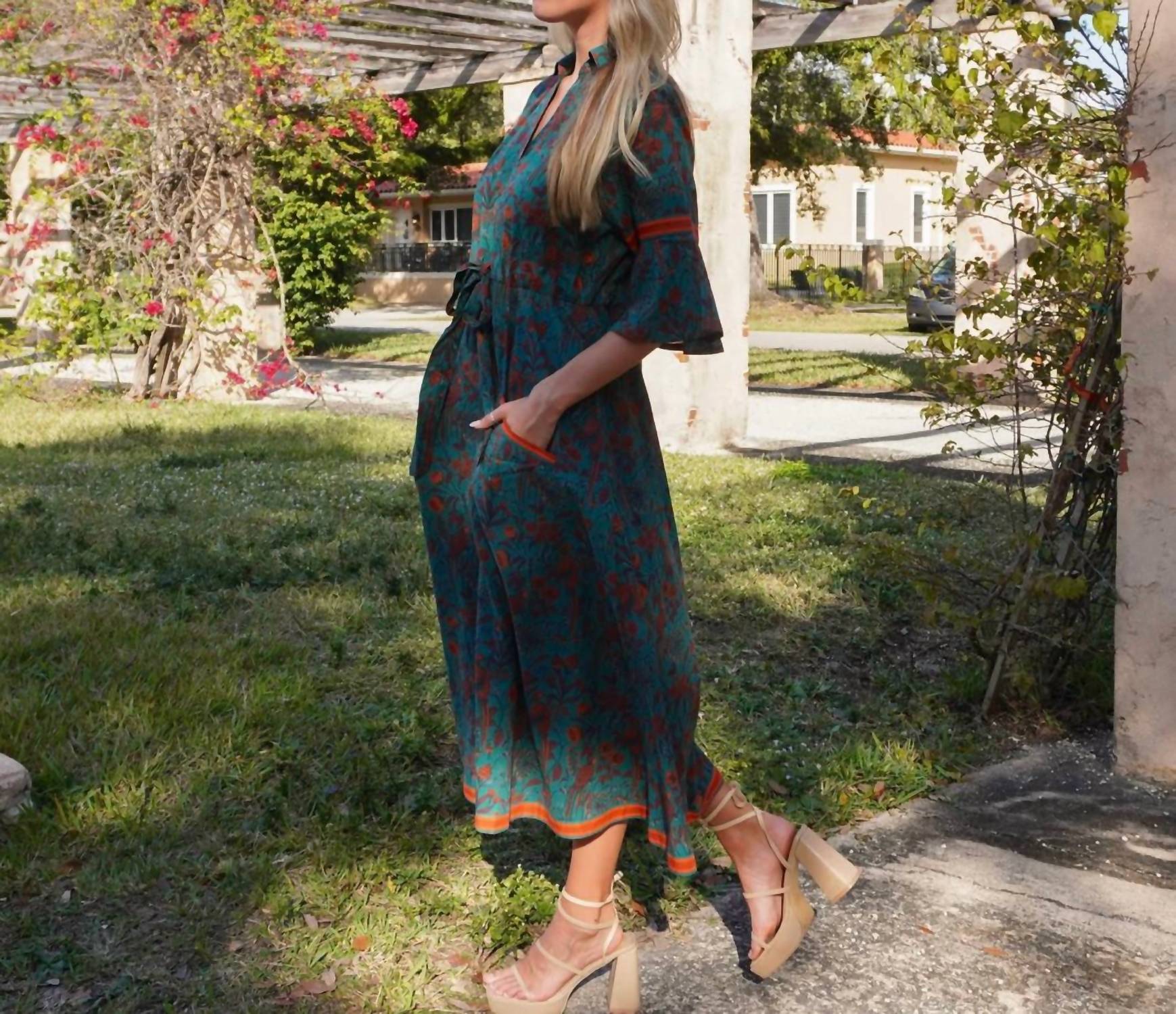 Islapayal - Cape Midi Dress