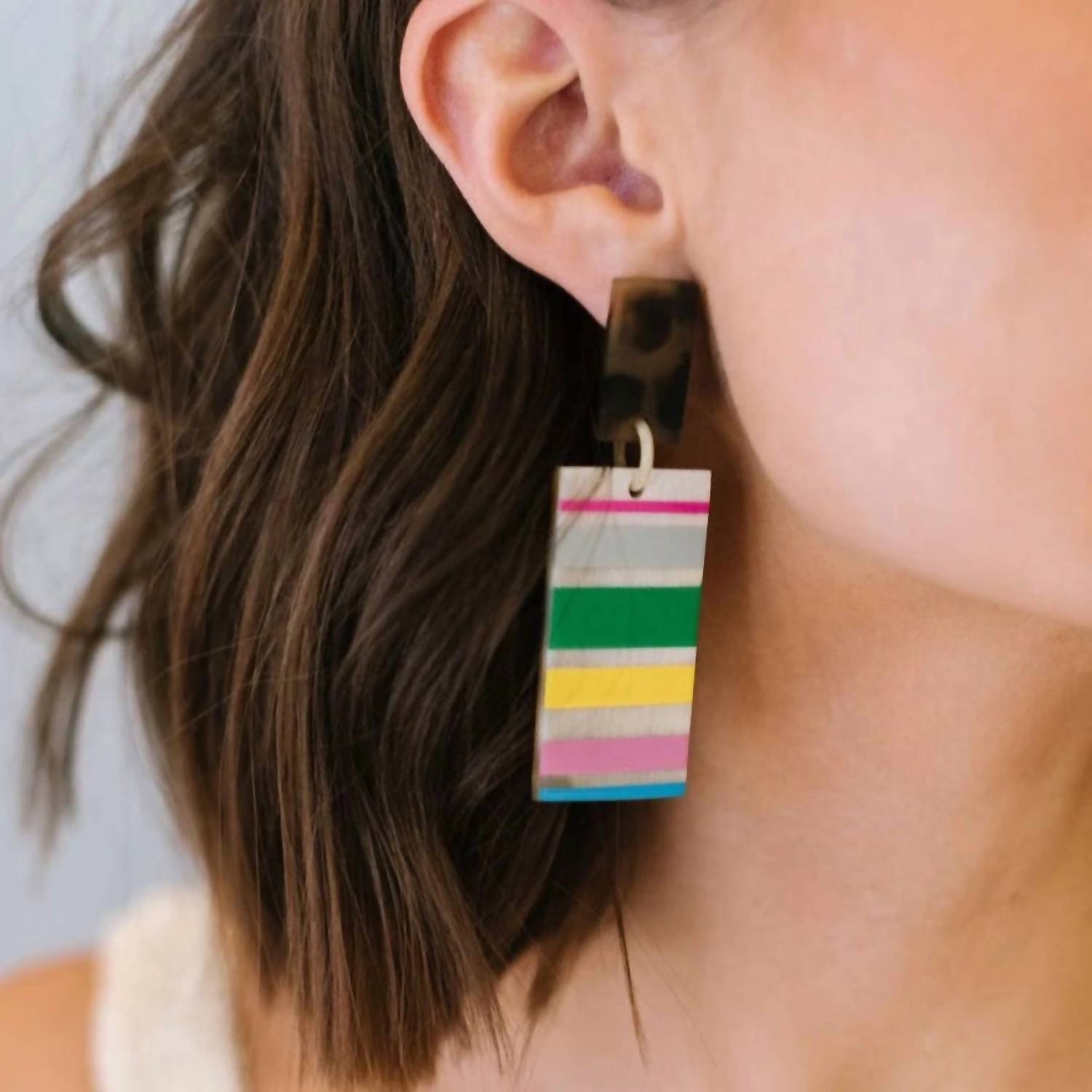 Sunshine Tienda - Women's Tortoise Top Earrings