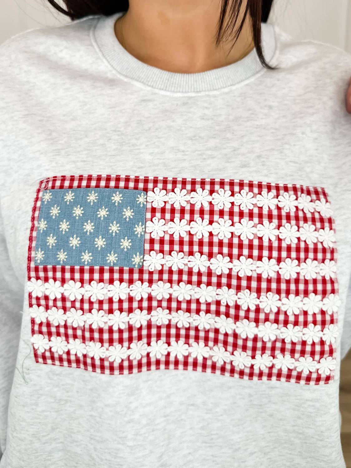 Gilli - Star Spangled Blooms Lightweight Long Sleeve Sweatshirt