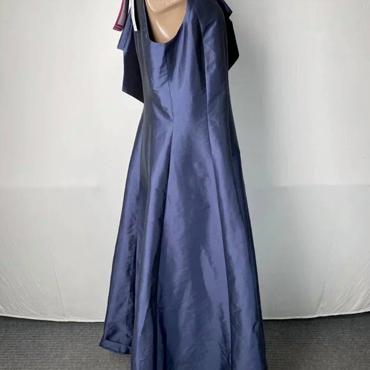 SARA CAMPBELL Women’s Joyce Sleeveless Bow Taffeta Maxi Gown in navy blue - women's dress - detail view