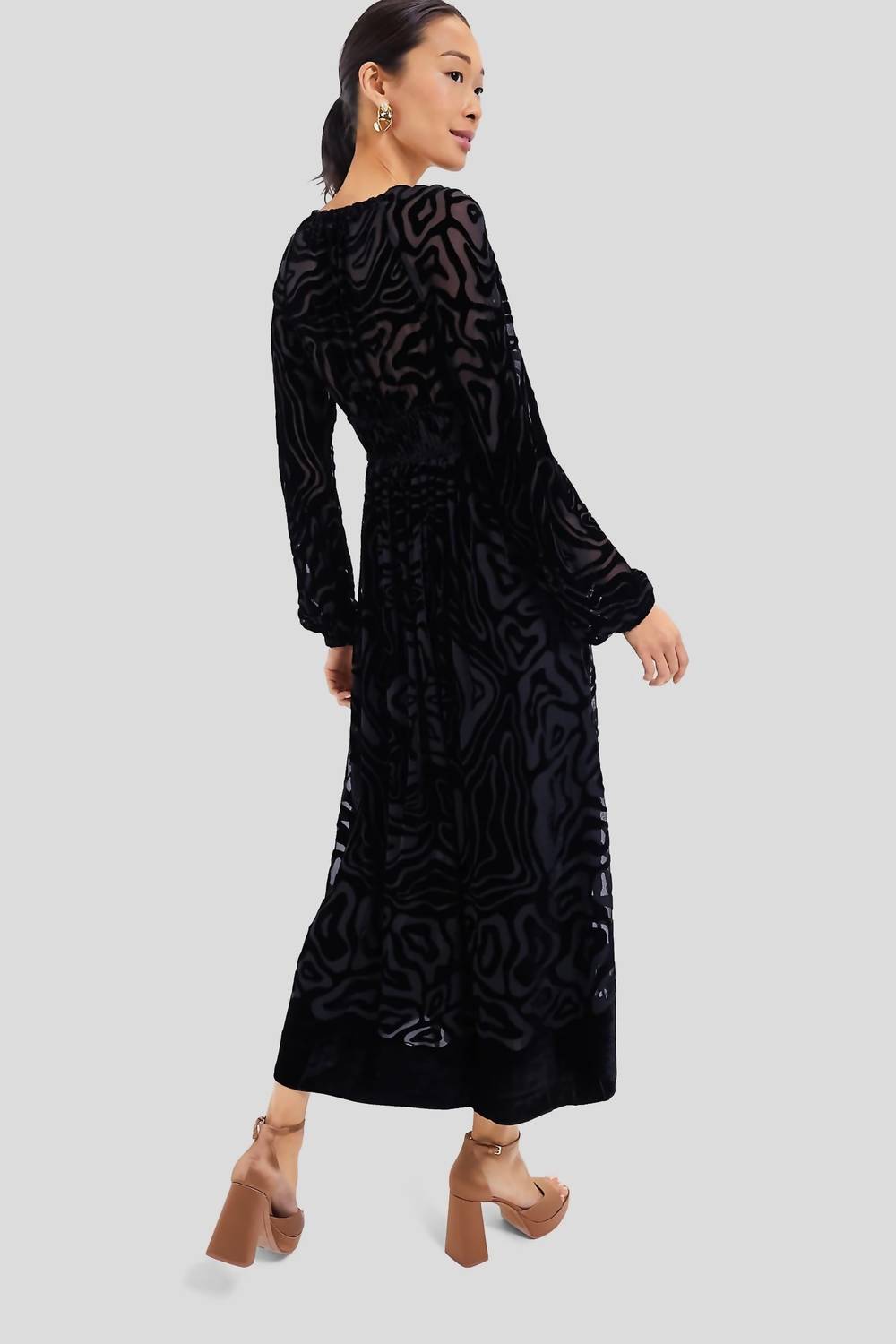 Ulla Johnson Elora Midi Dress in noir - women's dress - alternate view