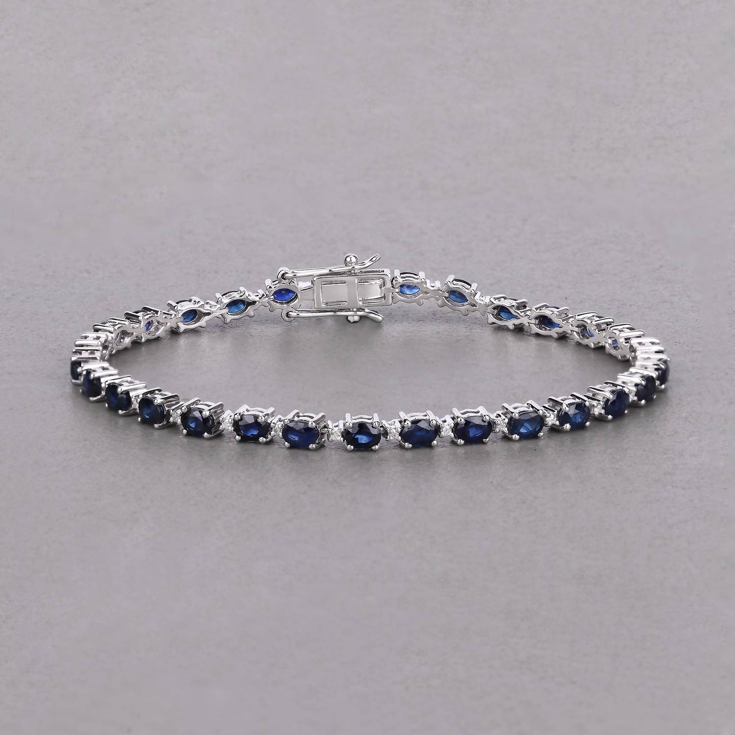 Diana M Jewels Women's Oval Natural Sapphire Bracelet (6.03 Ct) - Elegant in 14k white gold - women's jewelry - detail view