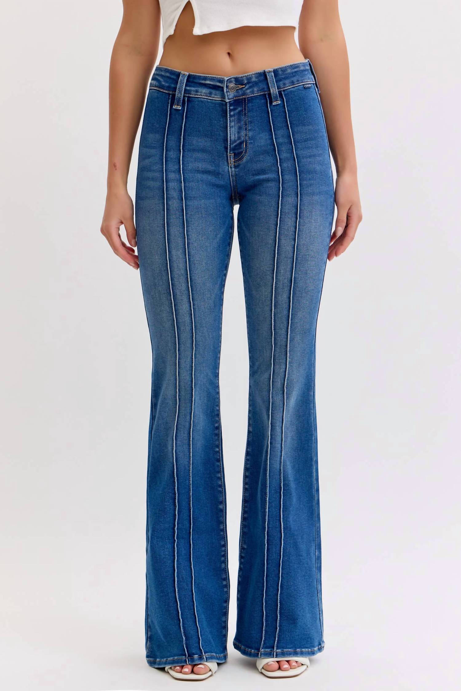 CELLO Mid-rise Flare Jeans in medium wash blue - women's jeans - detail view