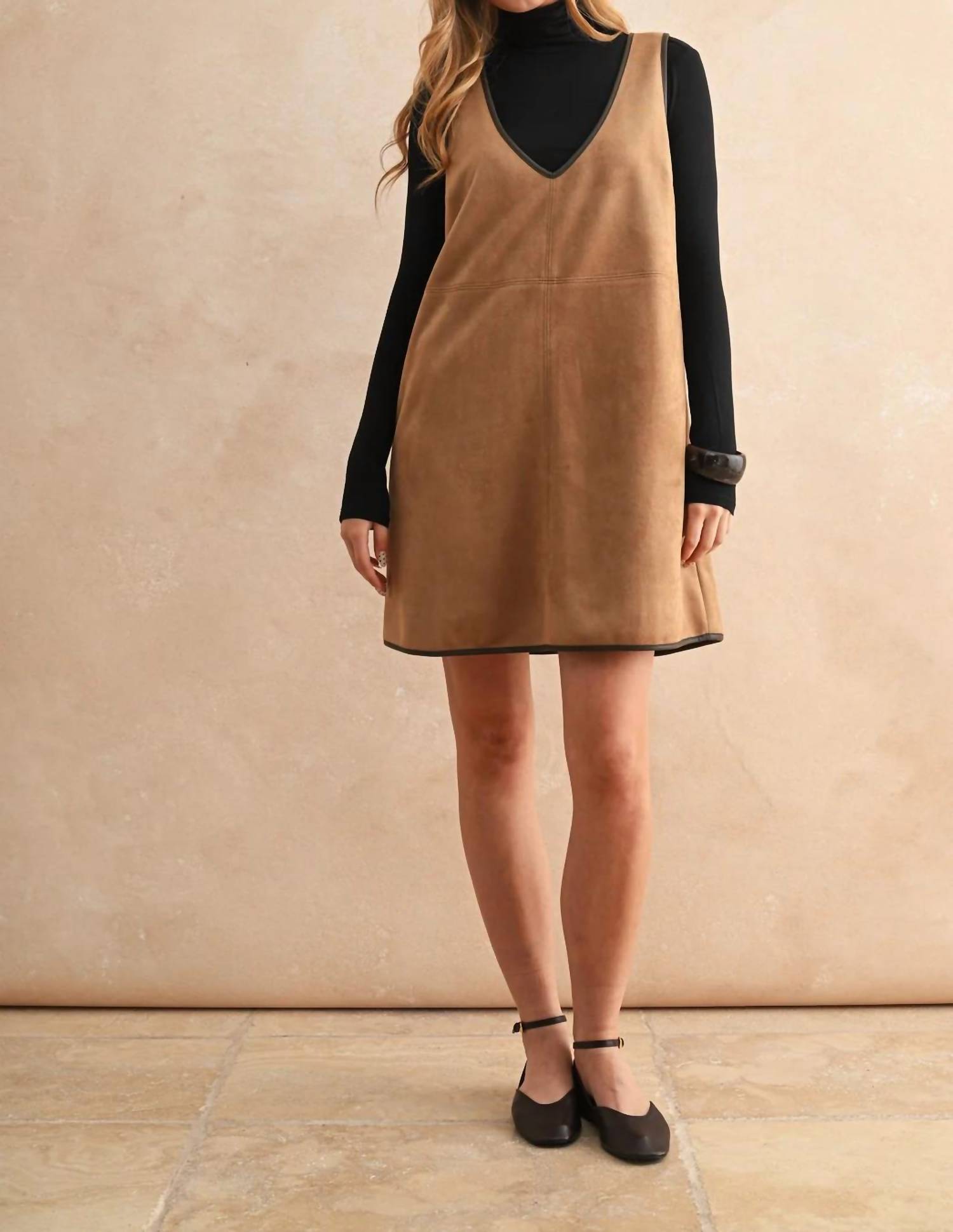 Miou Muse - V NECK SUEDE SHIFT DRESS