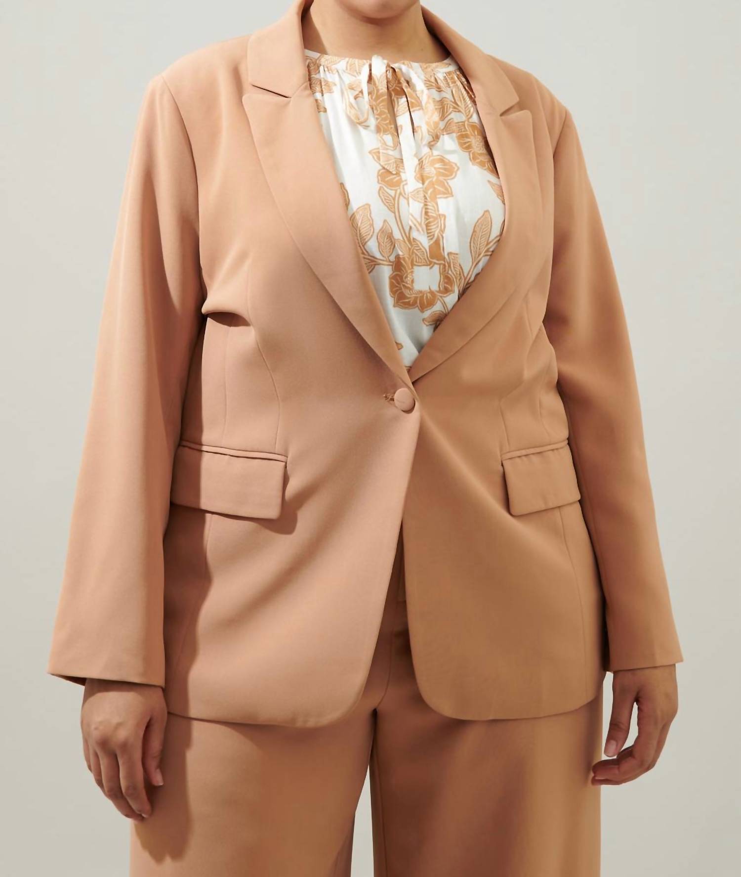 Sugarlips - Chelsea Fitted Notch Lapel Blazer Curve