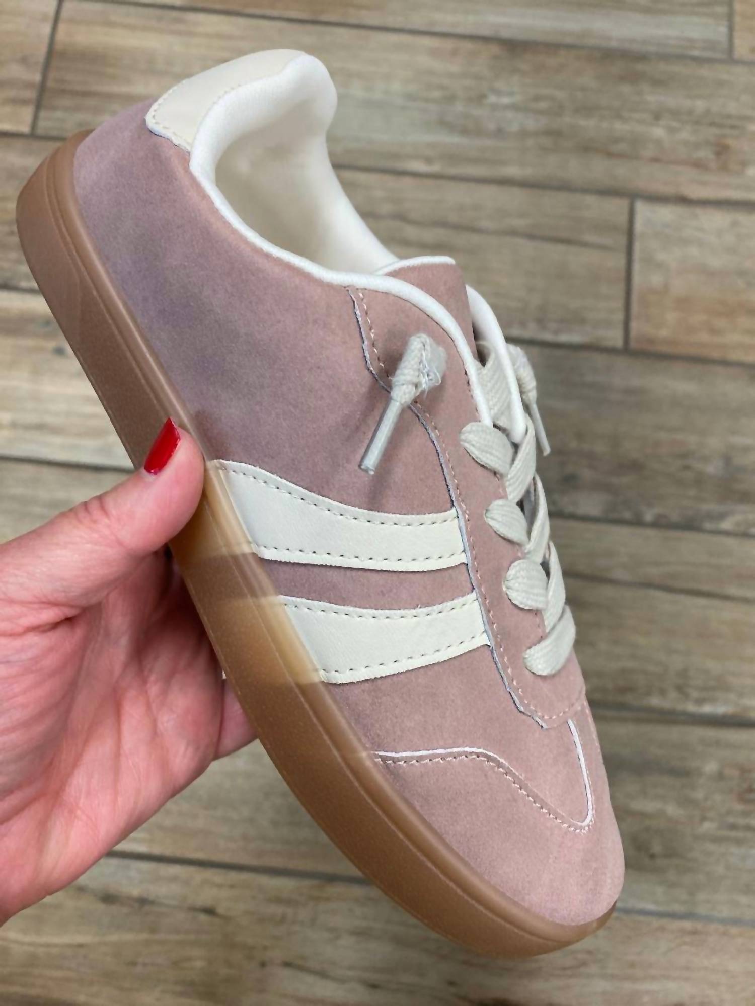 Jellypop - Women's Suede Sneakers