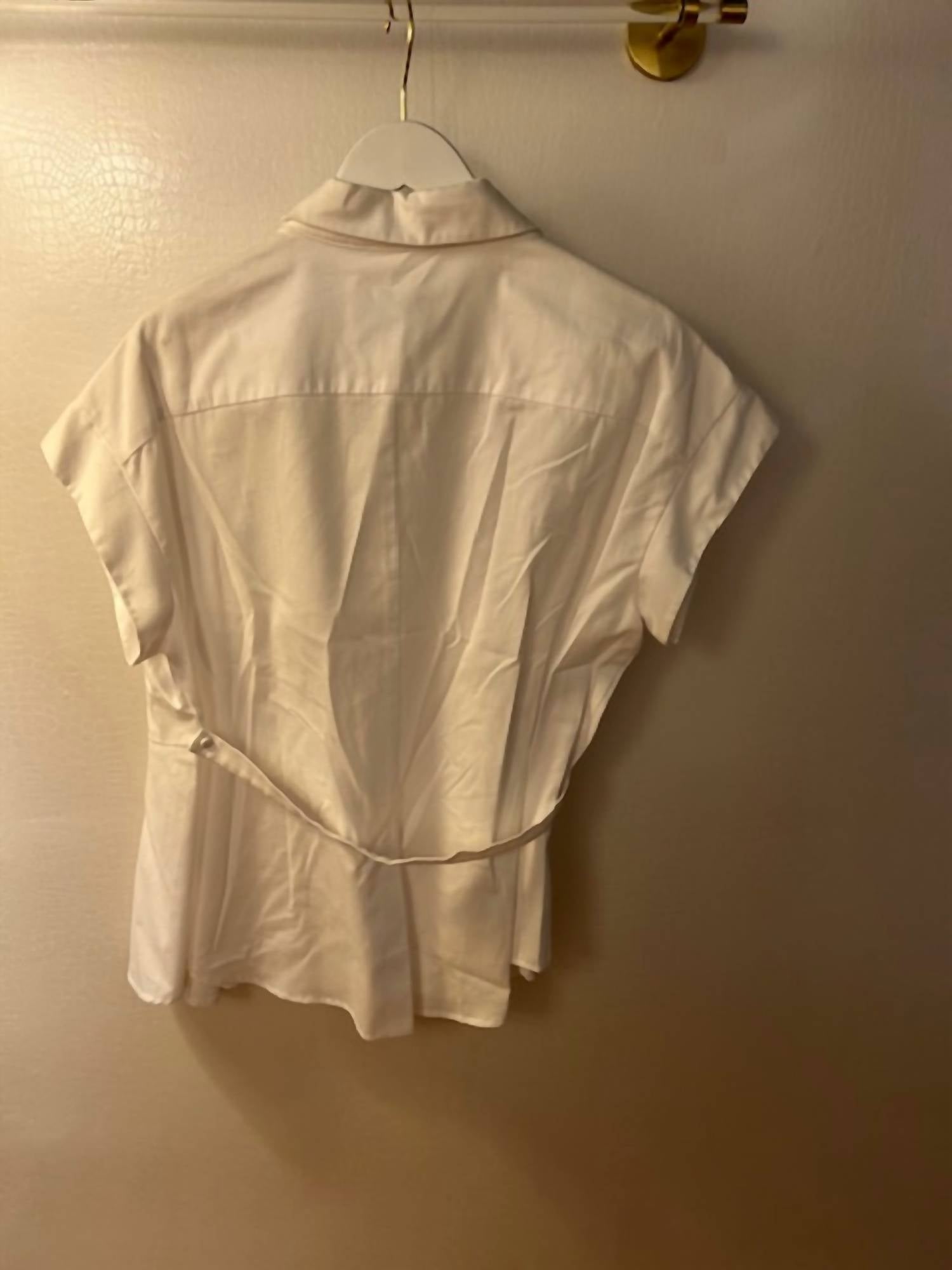 De Loreta Women's Oeste blouse in white - women's t-shirt - detail view