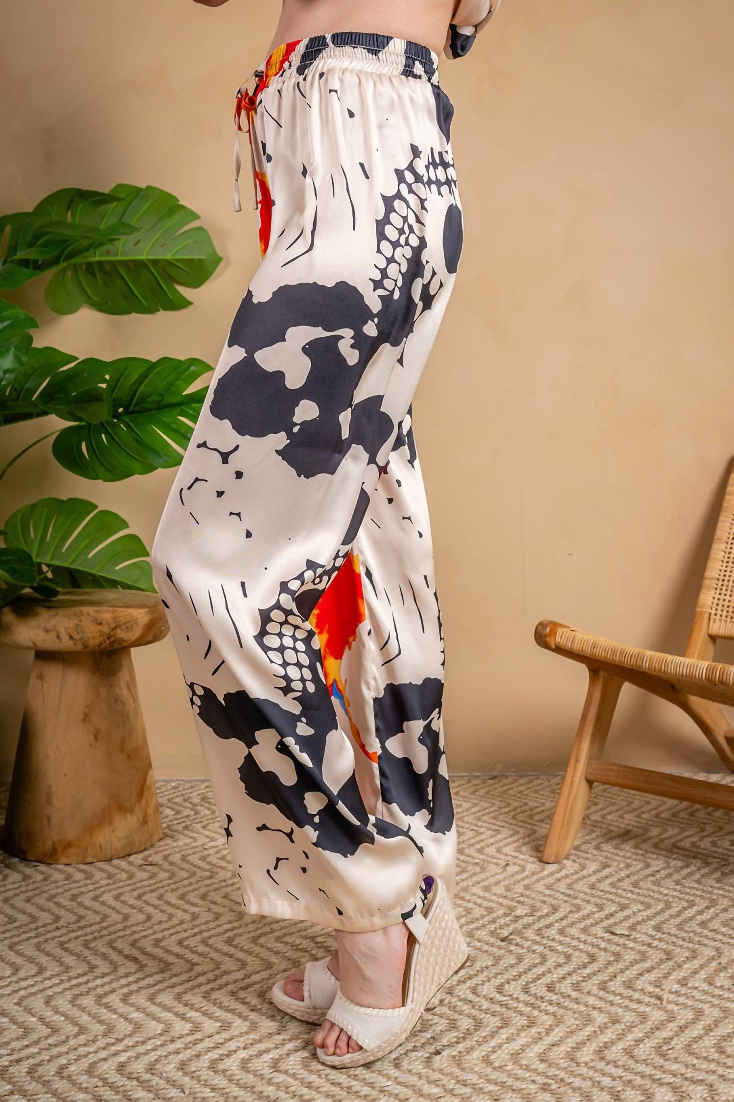Paparazzi - Satin Abstract Print Pant