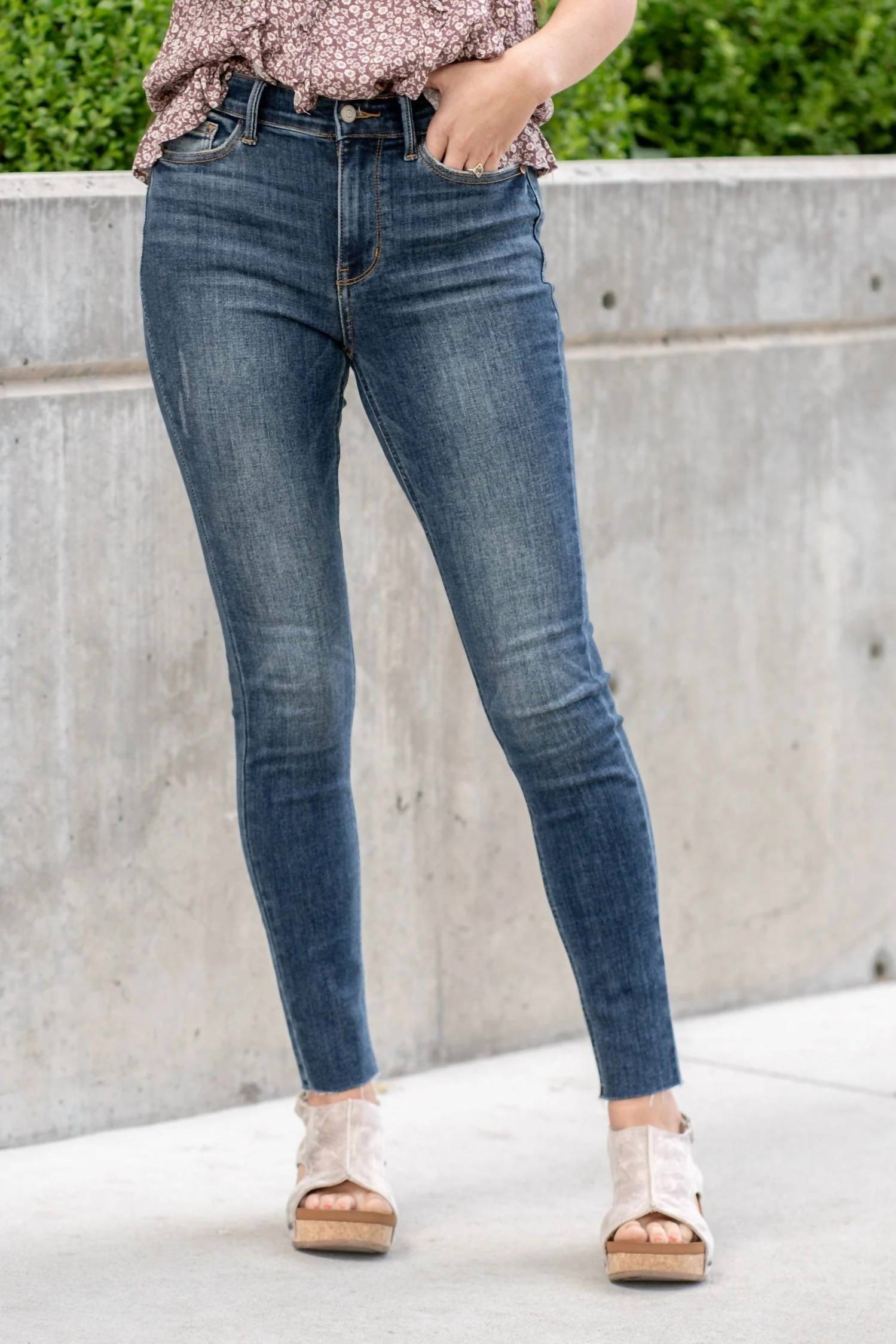 Judy Blue - Women's Mid Rise Vintage Raw Hem Skinny Jeans
