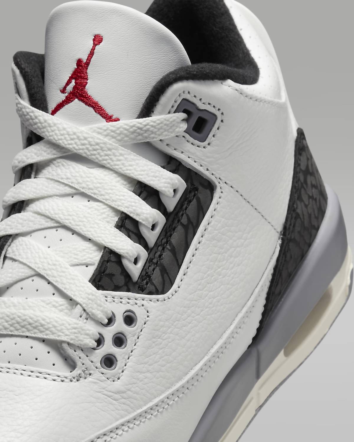 Nike - Kids Unisex Air Jordan 3 Retro (GS) Basketball Shoes