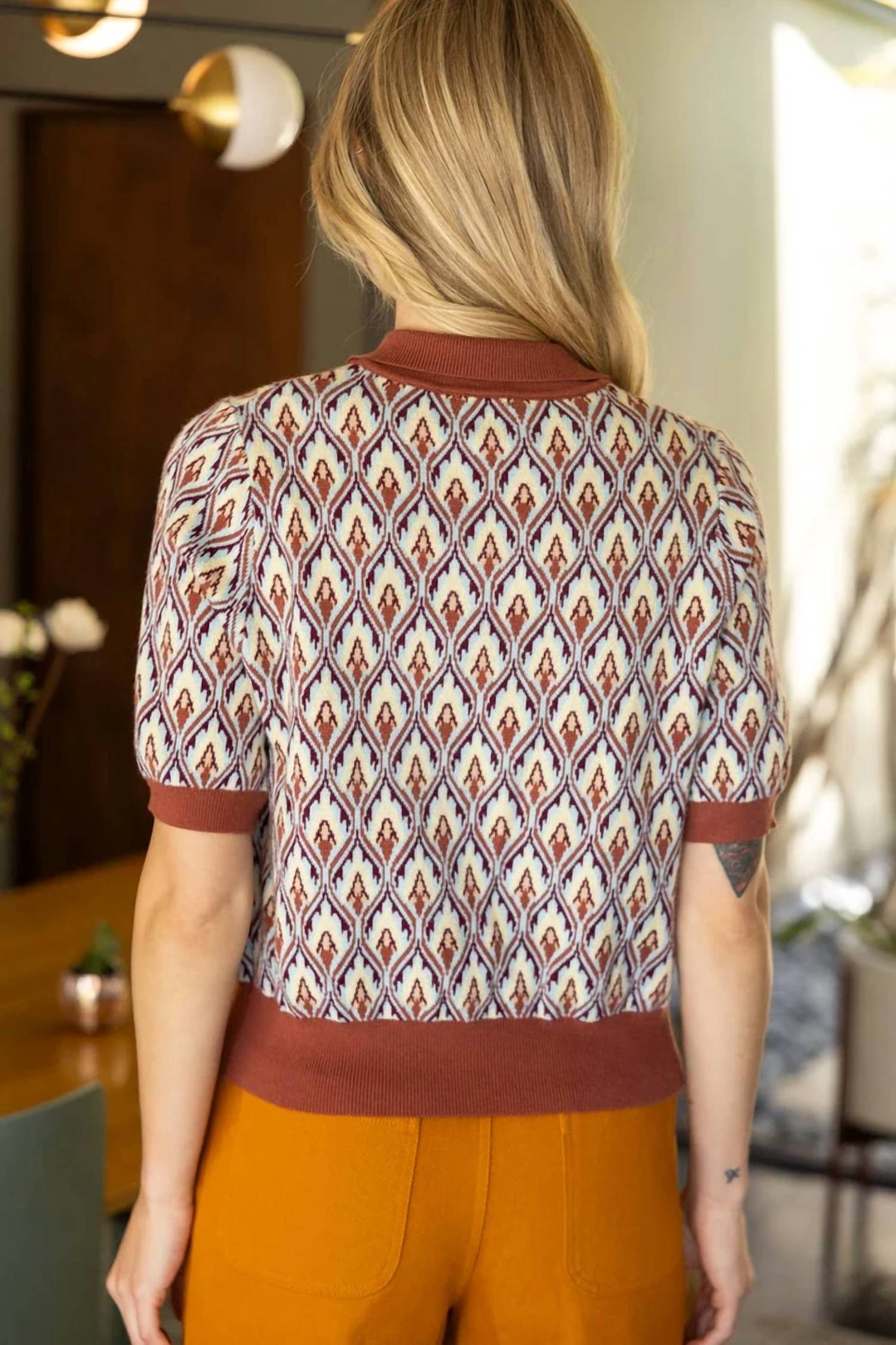 Voy - Quarter Button Collared Abstract Ribbed Knit Top