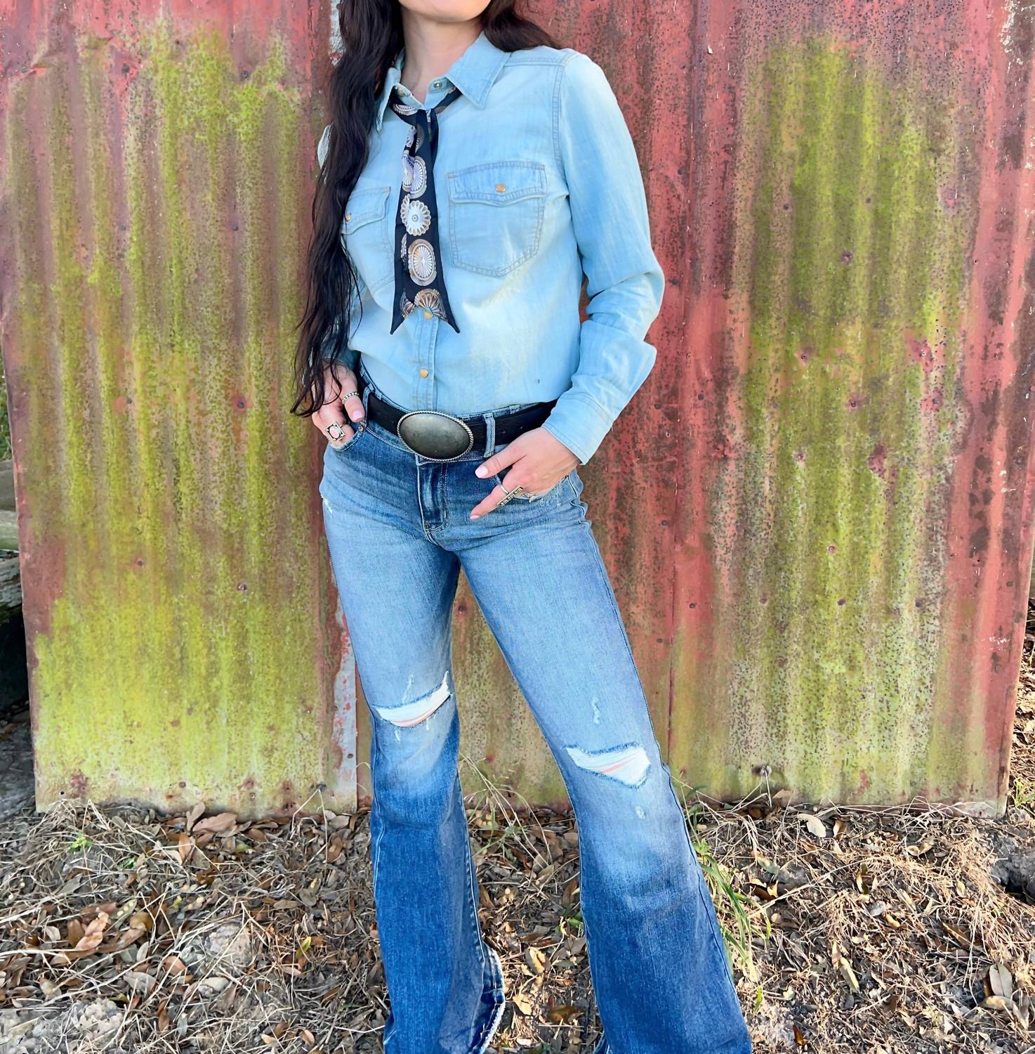 Justin Marianne Denim Pearl Snap Shirt in blue - women's shirt - detail view