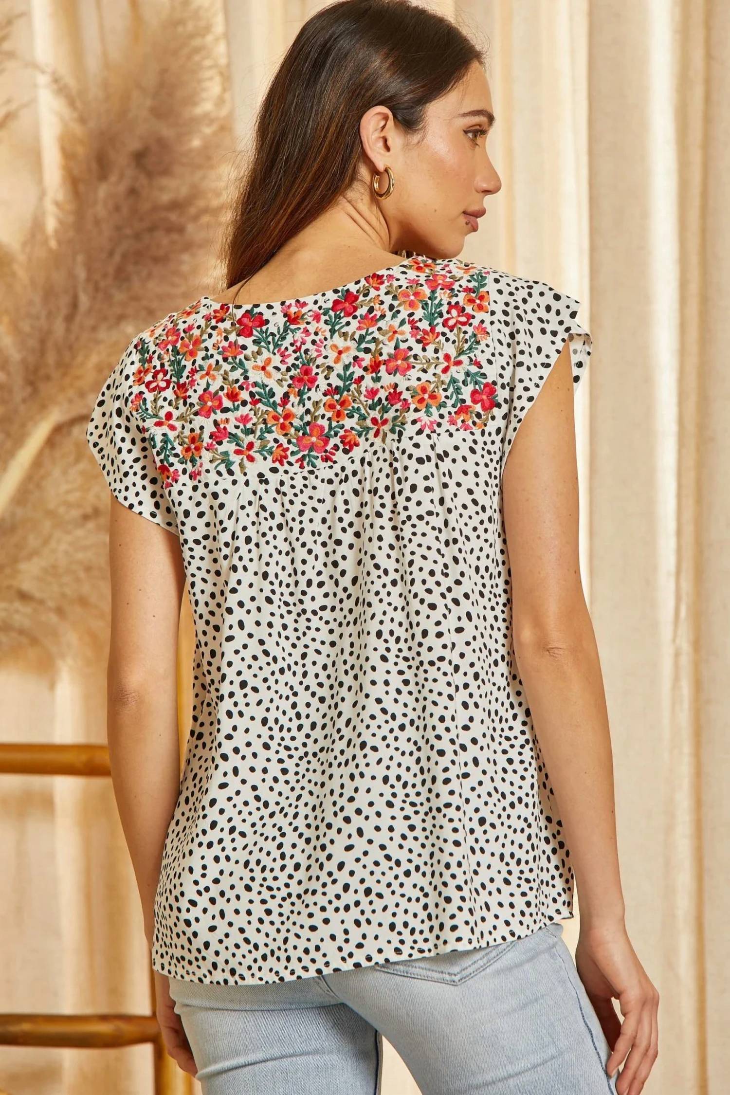 Andree By Unit - Flutter Sleeve Embroidered Top
