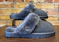 The Classy Cloth - Women's Faux Fur Slipper