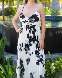 Luxxel - Pretty In Pleats Maxi Dress