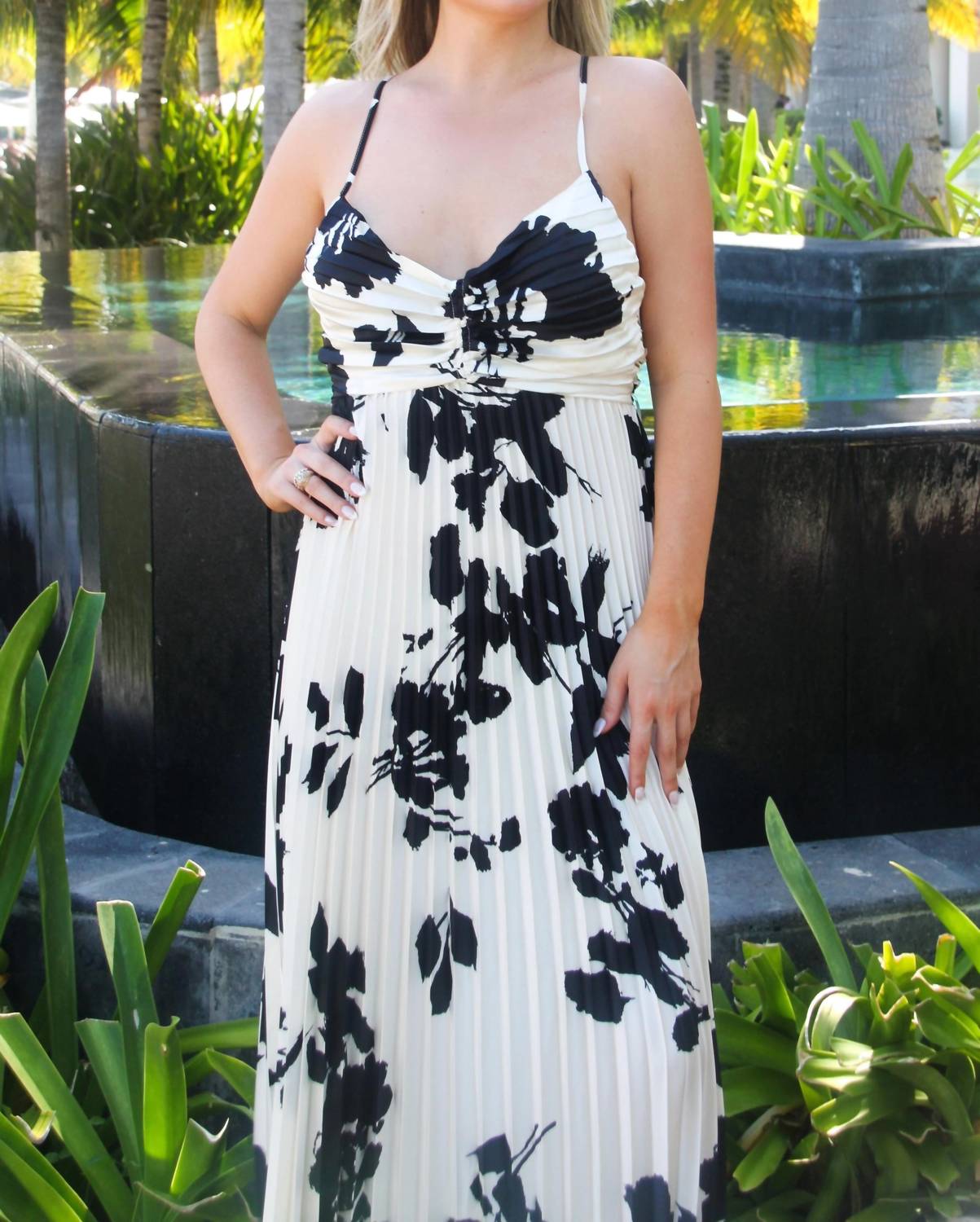 Luxxel - Pretty In Pleats Maxi Dress