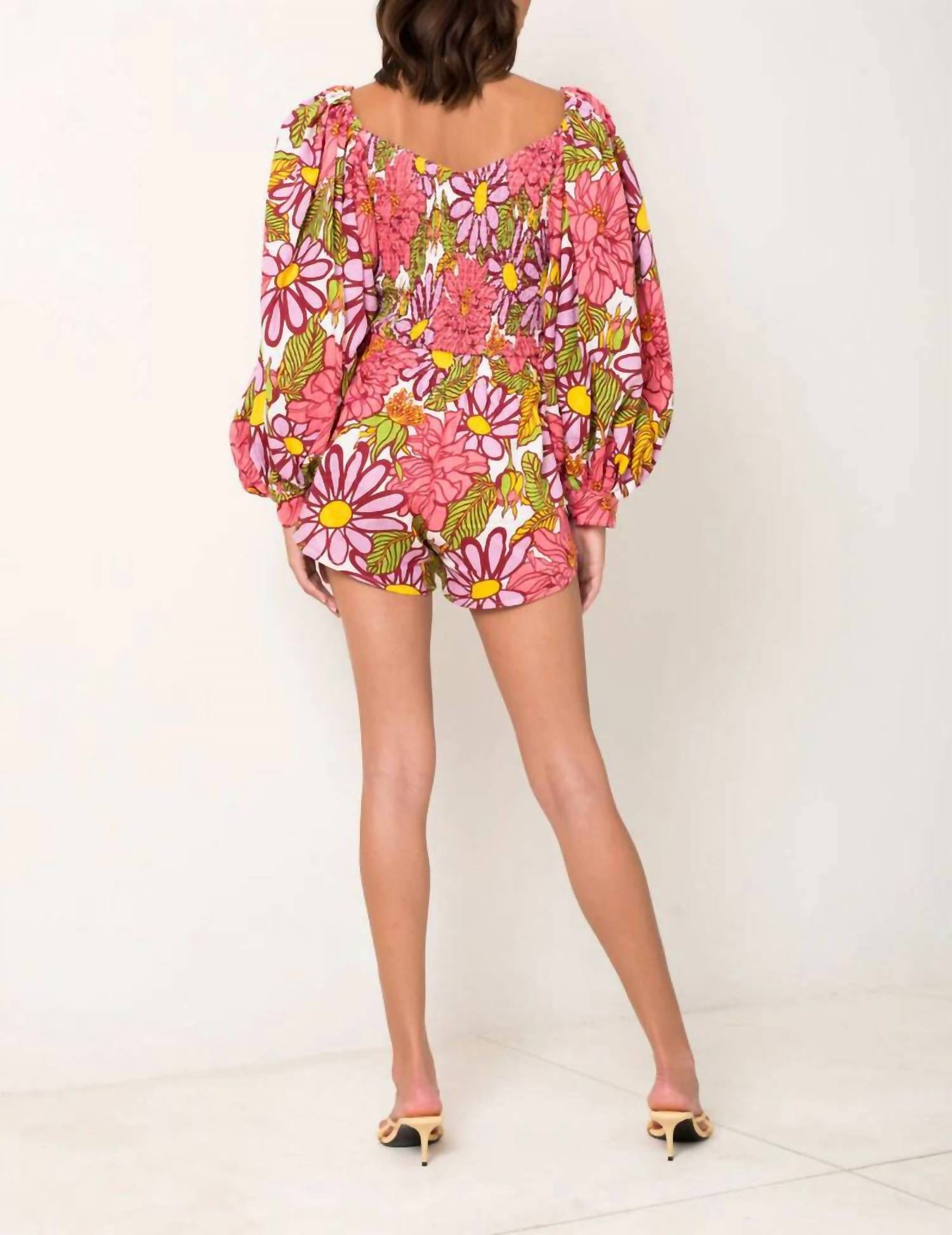 WOMEN'S EXAGGERATED PUFF SLEEVE TOP