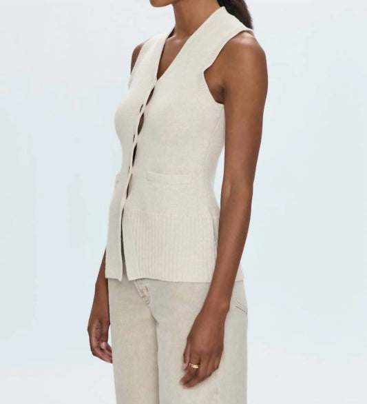 Pistola - Audra Vest