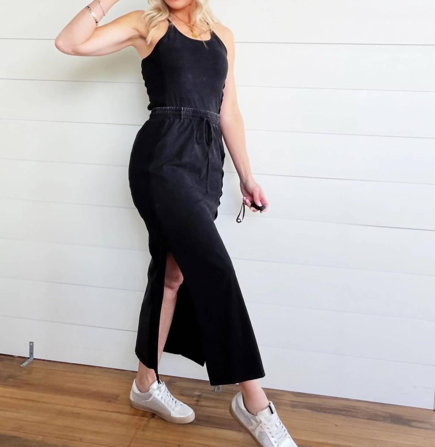 Ee:Some - Ribbed Side Slit Maxi Skirt